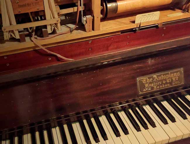 escape room Madrid El pollo dorado saloon